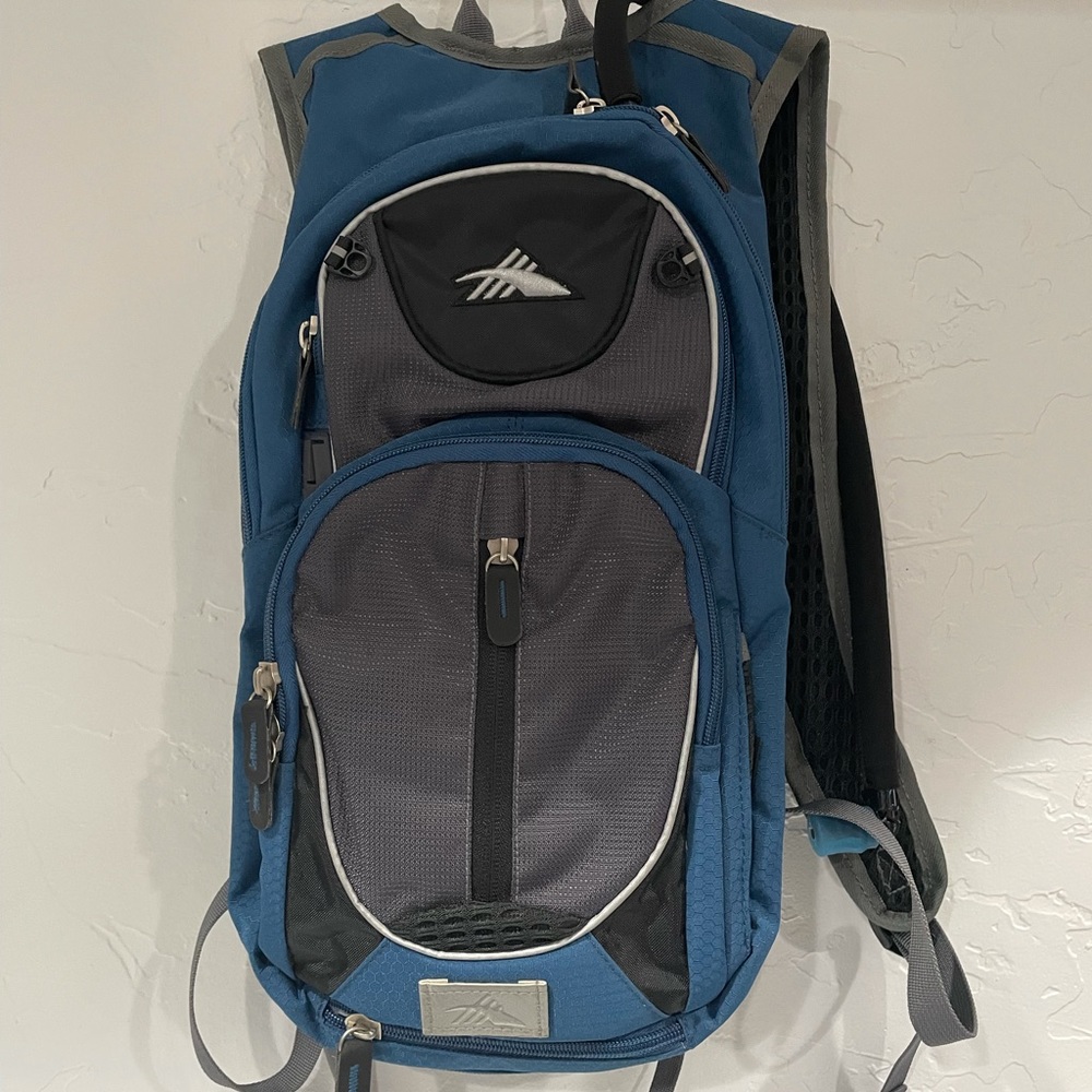High Sierra Hydration Pack